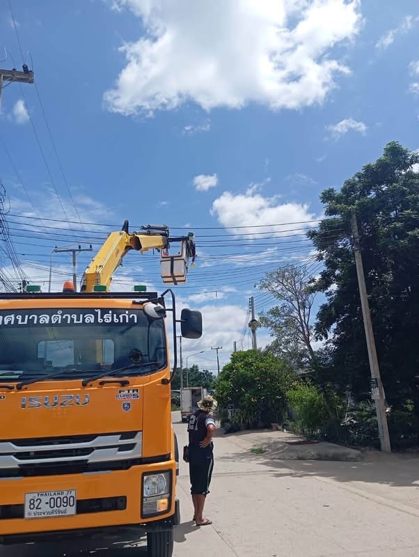 2-9-69 ลงพื้นที่ดำเนินการซ่อมแซมและบำรุงรักษาไฟฟ้าสาธารณะ (ไฟถนน)