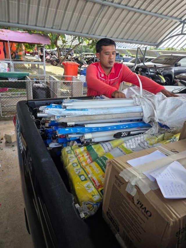 8-9-69 ส่งมอบขยะอันตรายให้กับองค์การบริหารส่วนจังหวัดประจวบคี