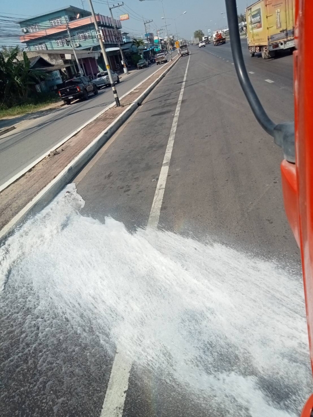1-3-66 งานป้องกันฯ ล้างถนนหน้าตลาดและรดน้ำต้นไม้มูลนิธิ