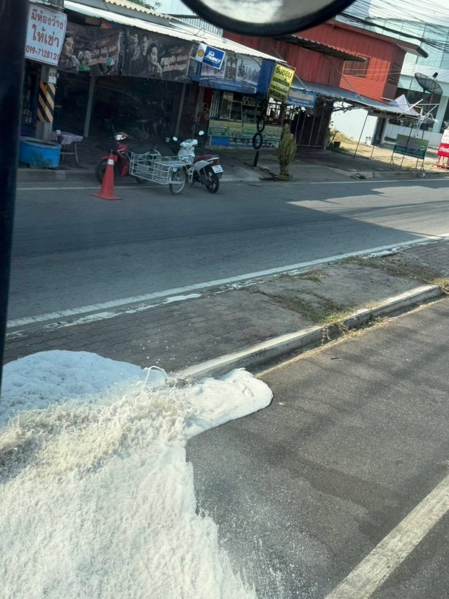 30-4-69 ล้างพื้นถนน บริเวณหน้าตลาดไร่ใหม่ ทั้ง 2 ฝั่ง