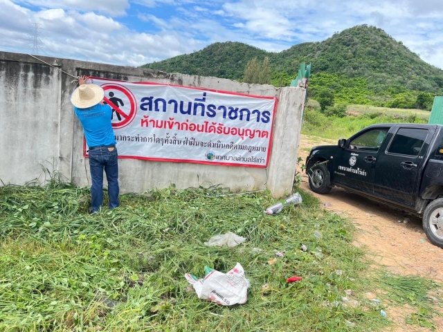 5-7-67 กองสาธารณสุขฯดำเนินการติดกล้องวงจรปิด ป้ายห้ามทิ้งขยะบริเวณด้านหน้าของบ่อขยะ