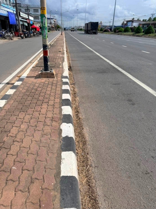 4-8-69 ดำเนินการฉีดน้ำล้างถนนหน้าตลาดไร่ใหม่