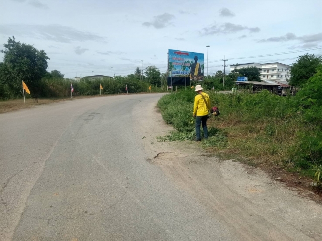 6-8-68 กองสาธารณสุขฯดำเนินการ ตัดหญ้าซอย 22 ซอยศูนย์มาลาเรีย
