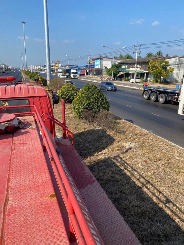 7-4-69 รดน้ำต้นไม้เกาะกลางหน้าตลาดไร่ใหม่ ล้างพื้นถนนเพื่อลดปัญหาฝุ่นละออง PM 2.5 