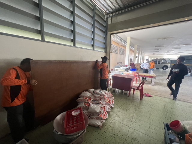 31-8-66 งานป้องกันฯ จัดสถานที่ และล้างพื้นมูลนิธิฯ