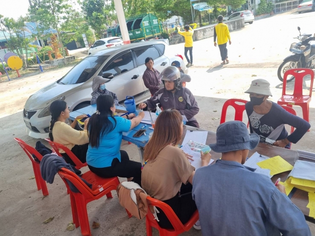 5-4-67 งานสาธารณสุขฯ ดำเนินการฉีดวัคซีนป้องกันโรคพิษสุนัขบ้า @ชุมชนตลาดไร่เก่า