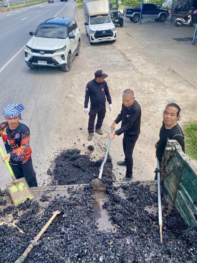 11-6-69 ซ่อมแซมปะพื้นผิวถนนที่ชำรุดเสียหาย ในเขตพื้นที่เทศบาลตำบลไร่เก่า