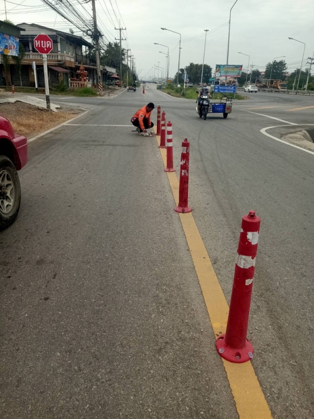 12-12-67 งานป้องกันฯ ซ่อมกรวยจราจร บริเวณทางรอด หน้าโรงเรียนวราวัฒน์