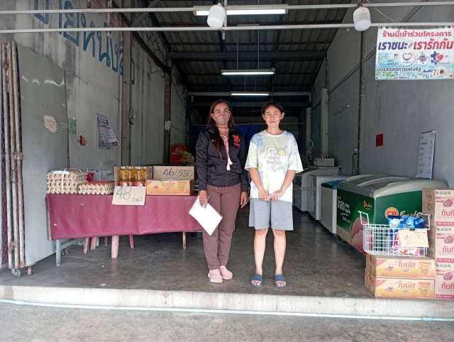 11 พ.ย. 65 งานสาธารณสุขฯ ดำเนินการตรวจสถานที่สะสมอาหาร ร้านช่างเถอะหมูกะทะ และร้านสามร้อยยอดมาร์เก็ต