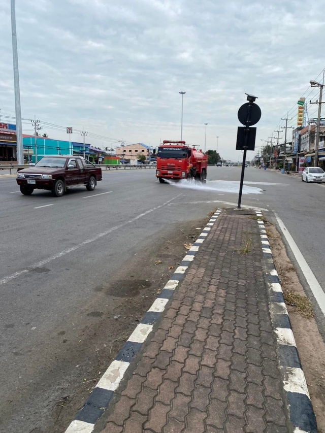 16-12-67 งานป้องกันและบรรเทาภัย ดำเนินการล้างถนนหน้าตลาดไร่เก่า