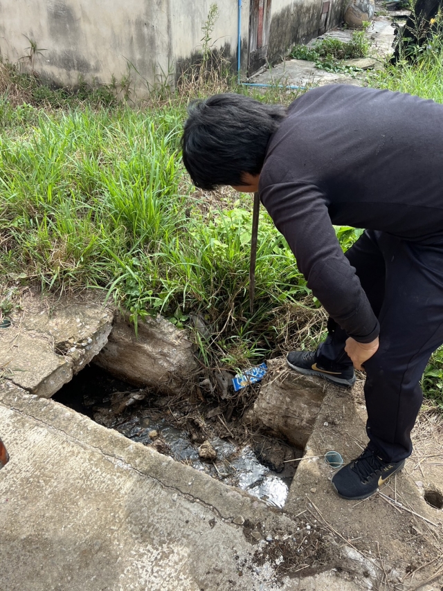 3-8-66 งานป้องกันฯ และงานไฟฟ้า เปลี่ยนฝาท่อที่ชำรุด @ชุมชนห้วยขมิ้นและ บริเวณเทศบาลตำบลไร่เก่าซอย 4