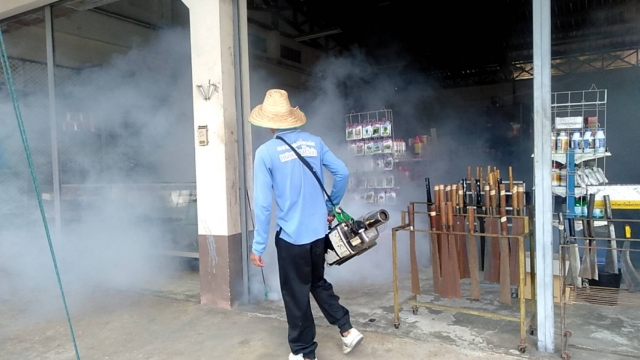 25-8-66 งานสาธารณสุขฯ พ่นยุง @ชุมชนตลาดไร่ใหม่