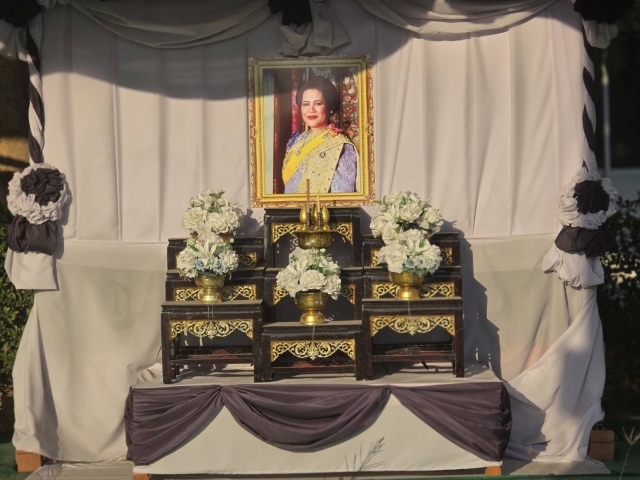 25-12-68 ร่วมน้อมส่งไม้จันทร์หอม เพื่อใช้ในงานพิธีถวายพระเพลิงสมเด็จพระบรมราชชนนีพันปีหลวง