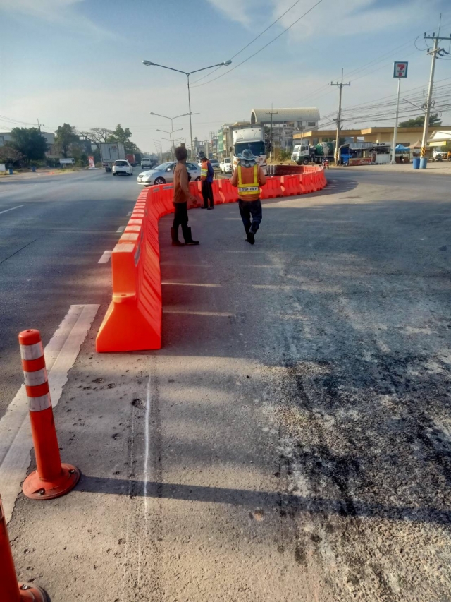 26-1-66 งานป้องกันฯ ดำเนินการเติมน้ำแท่งแบริเออร์ (Barrier)