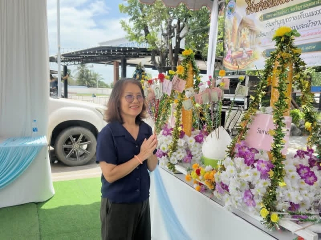 ร่วมสืบสานประเพณี ทำบุญหล่อเทียนเข้าพรรษา