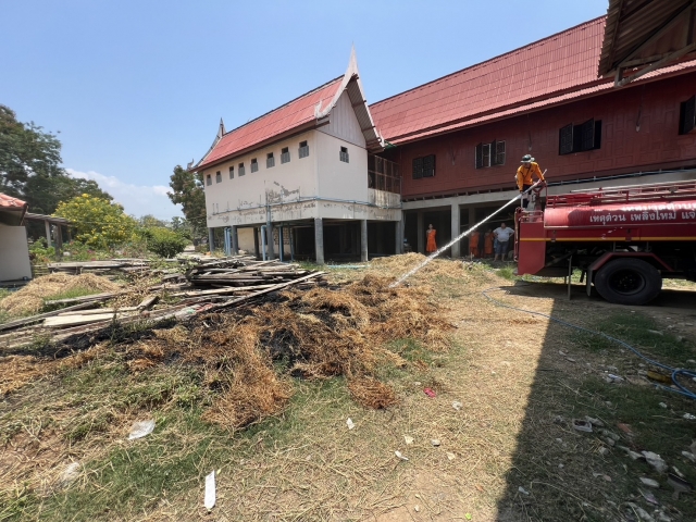 18-4-67 งานป้องกันฯ ดับเพลิงไหม้กองไม้ @วัดสามร้อยยอด
