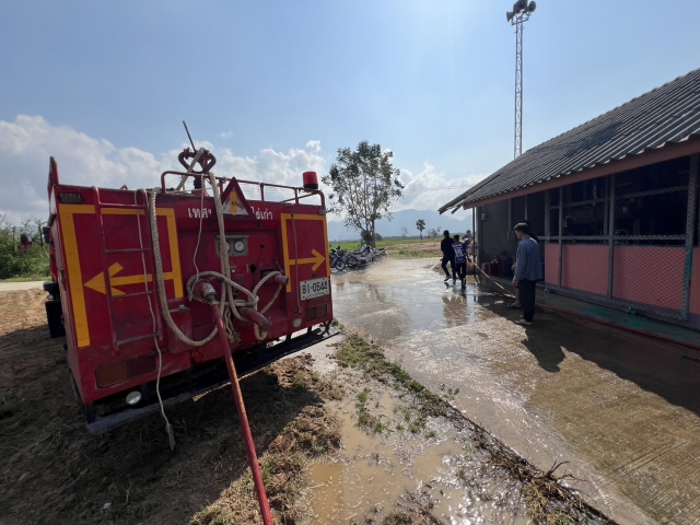 30-1-67 งานป้องกันฯ ฉีดล้างทำความสะอาด @ศาลาบ้านห้วยขมิ้น
